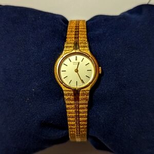 (984)Vintage Seiko Ladies Gold Tone Dress Watch